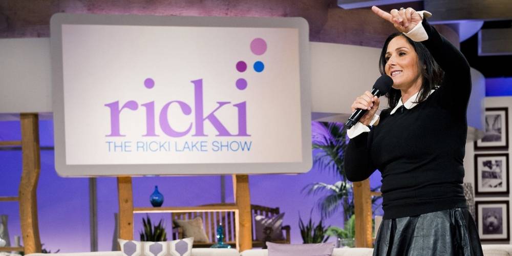 O que aconteceu com Ricki Lake e como ela está ganhando dinheiro agora?