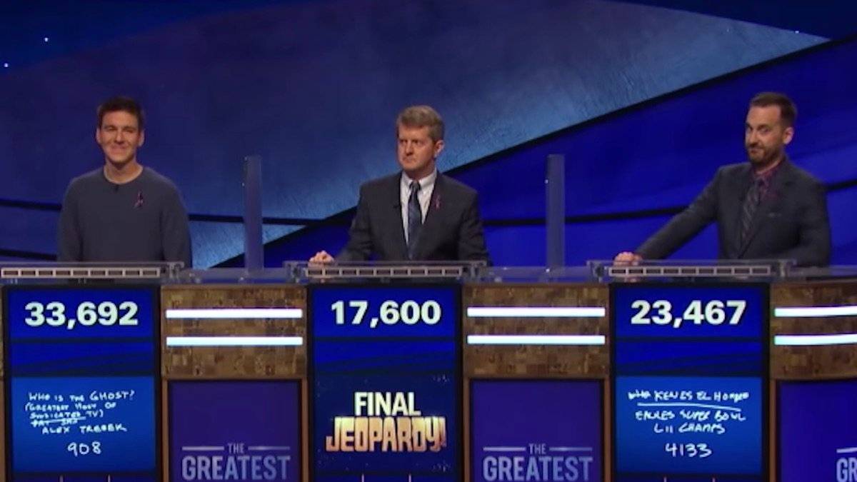 Ryan Reynolds poderia substituir com sucesso Alex Trebek em um novo ... e melhorado Jeopardy?