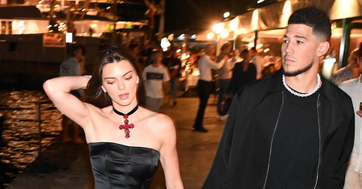 Devin Booker e Kendall Jenner caminhando juntos