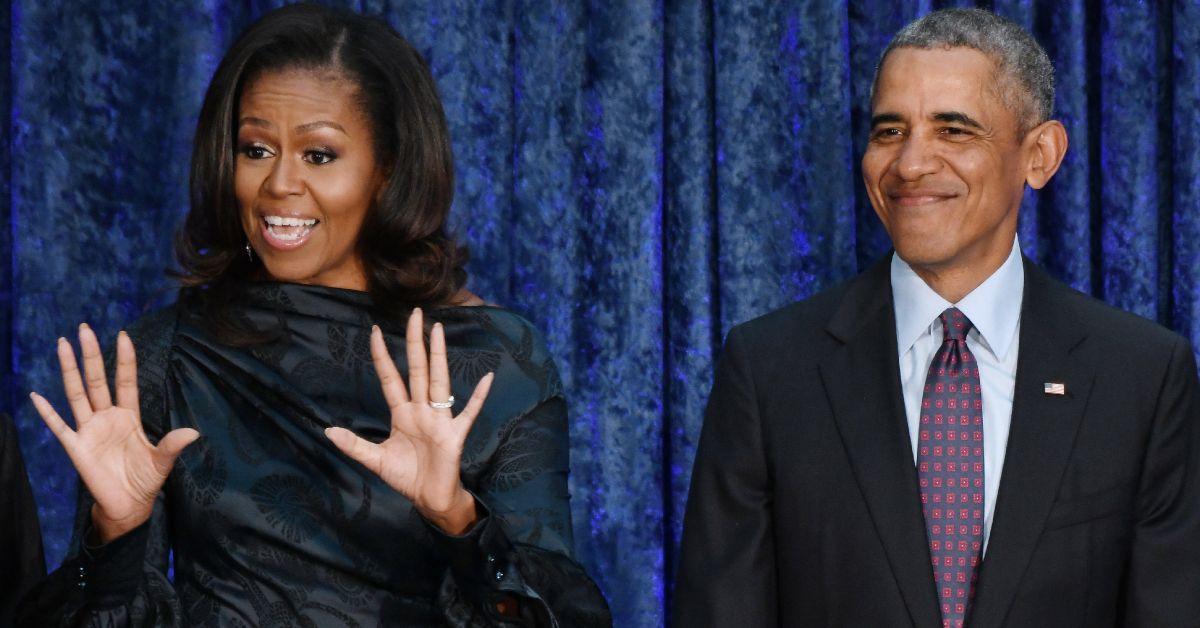 Barack Obama e Michelle Obama parecendo surpresos