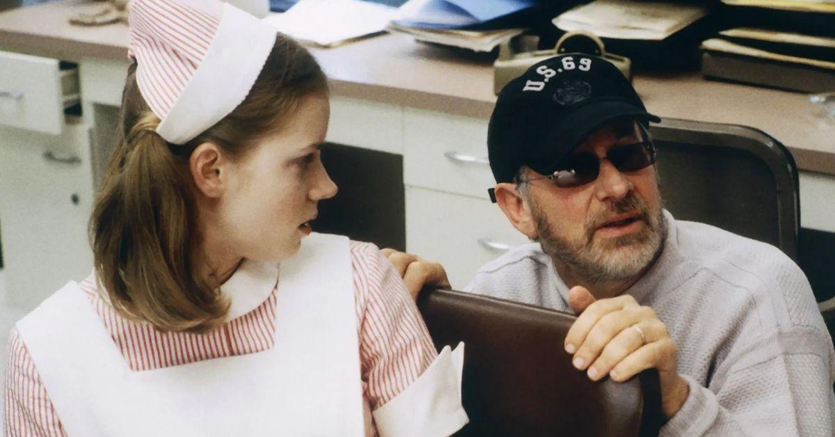Amy Adams e Steven Spielberg nos bastidores de Prenda-me Se For Capaz