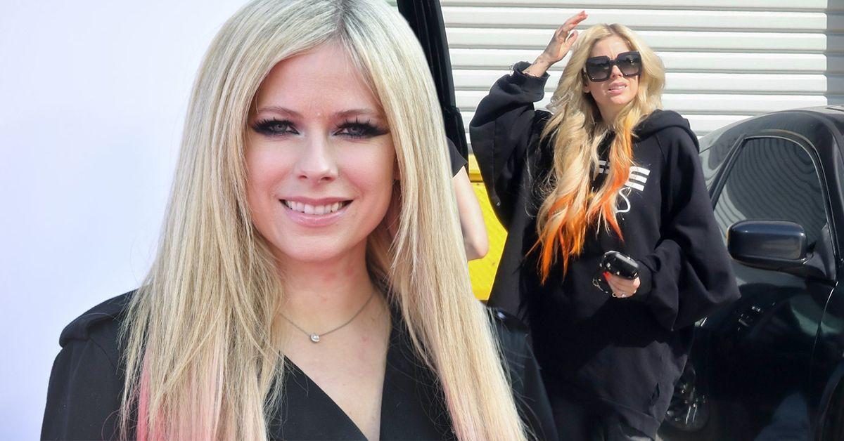 Avirl Lavigne sorri em uma jaqueta preta (à esquerda), Avril Lavigne saindo do carro usando óculos escuros e um aparente anel de noivado (à direita)