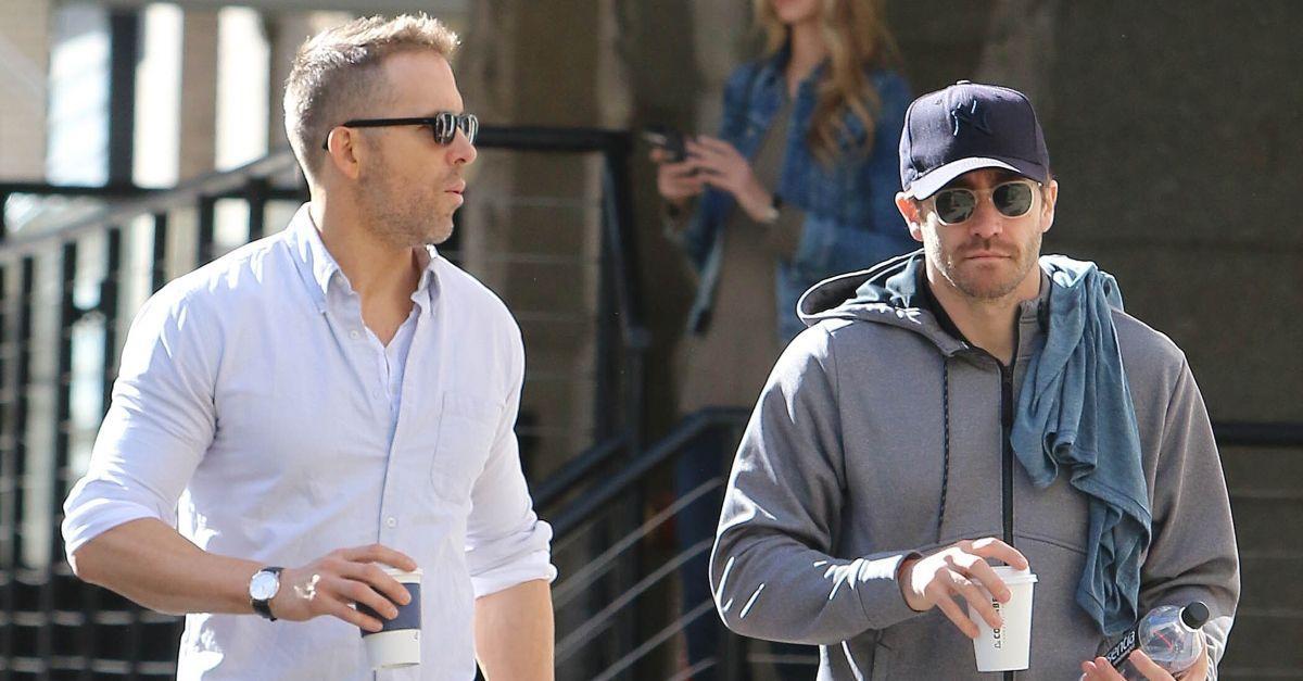 Ryan Reynolds e Jake Gyllenhaal em uma corrida de café