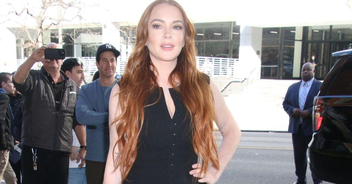 Lindsay Lohan posando do lado de fora