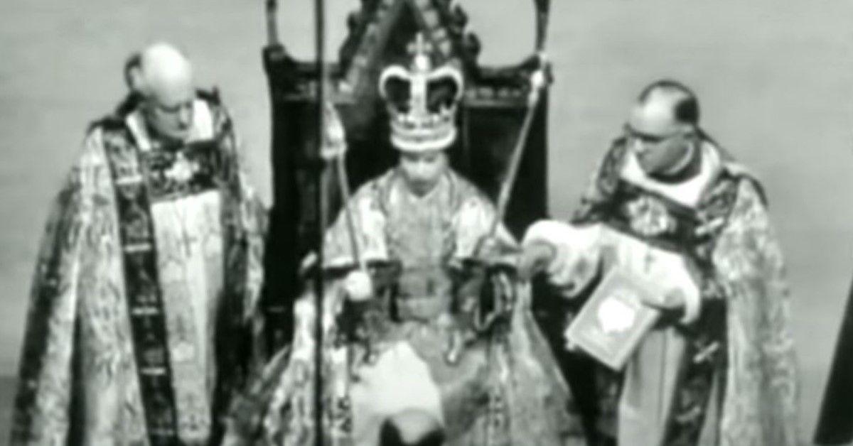 Imagens de arquivo da coroação da Rainha Elizabeth II na Abadia de Westminster