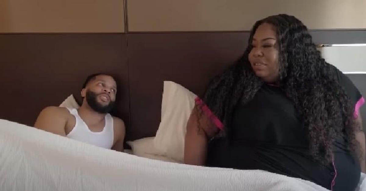 Derek e Monique na cama