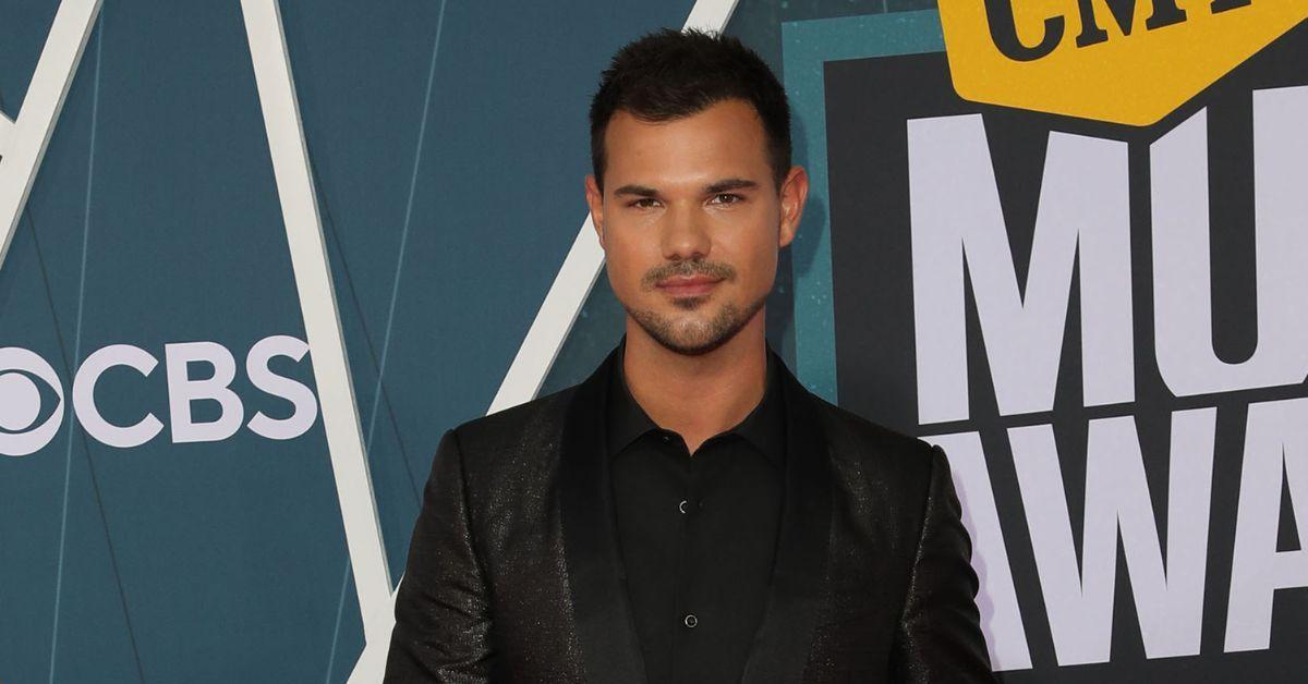 Taylor Lautner no CMA Music Awards 2022