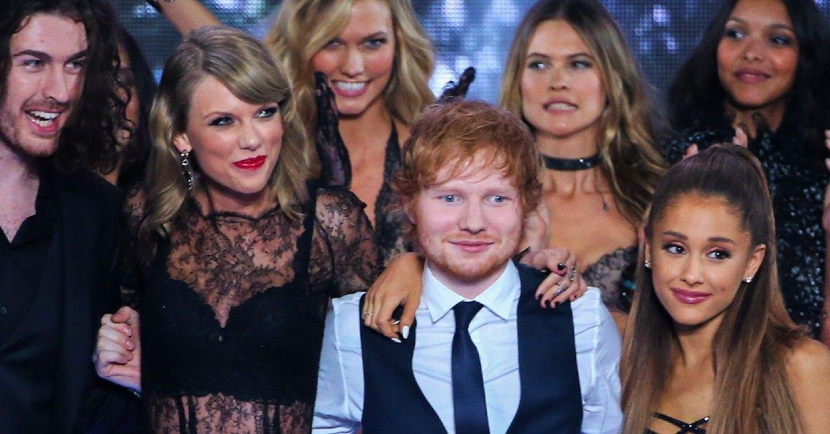 Hozier, Taylor Swift, Ed Sheeran e Ariana Grande no palco com modelos