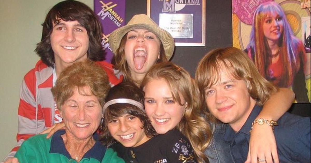 O elenco de Hannah Montana no set em 2005