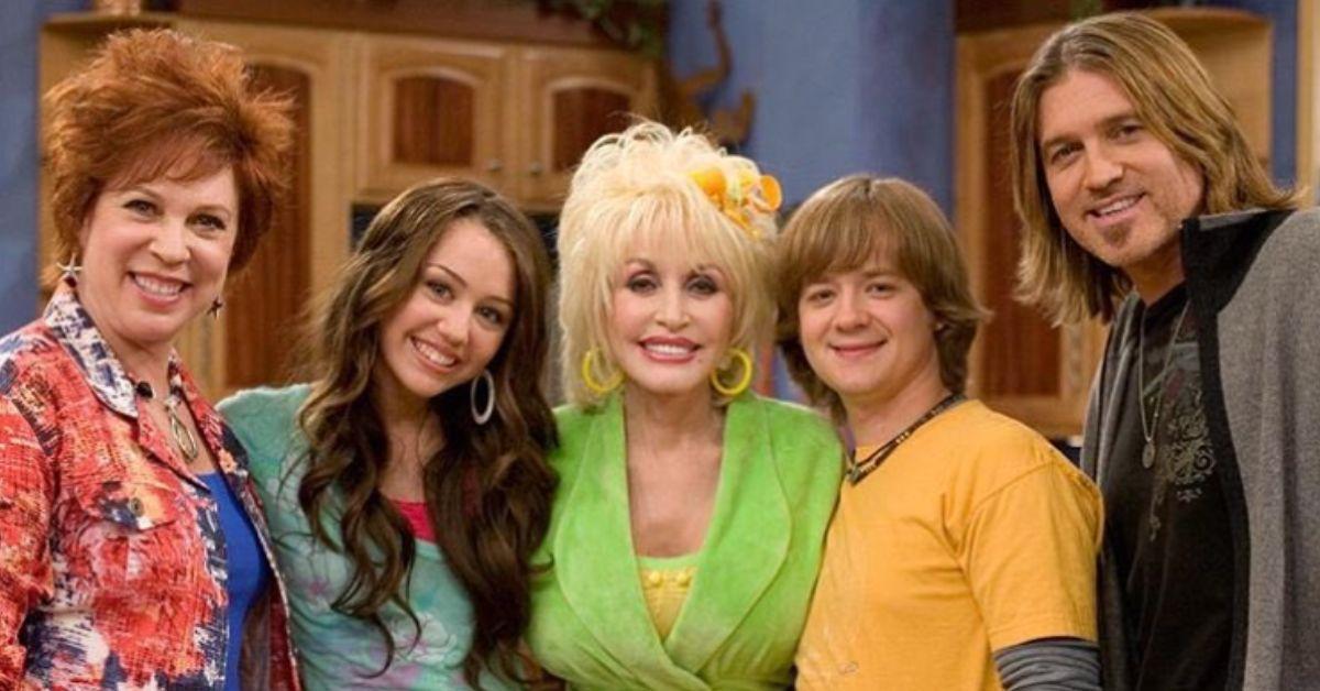 O elenco de Hannah Montana no set em 2007