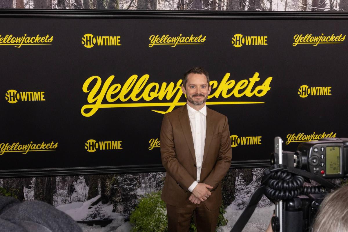Elijah Woods na estréia da série de TV de Los Angeles de 'Yellowjackets'