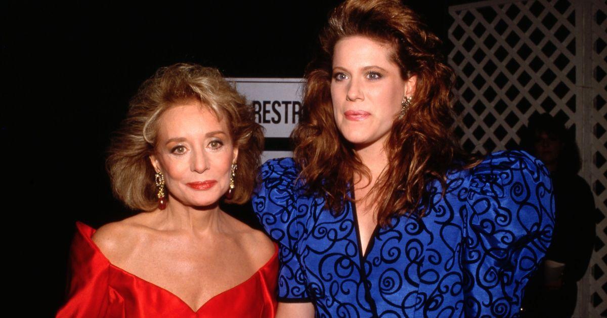 Jacqueline Dena Guber e Barbara Walters posam em tapete vermelho