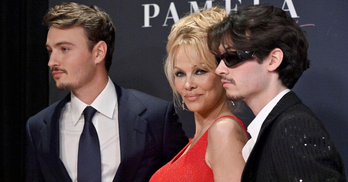Pamela Anderson e seus dois filhos Brandon Thomas Lee e Dylan Jagger Lee