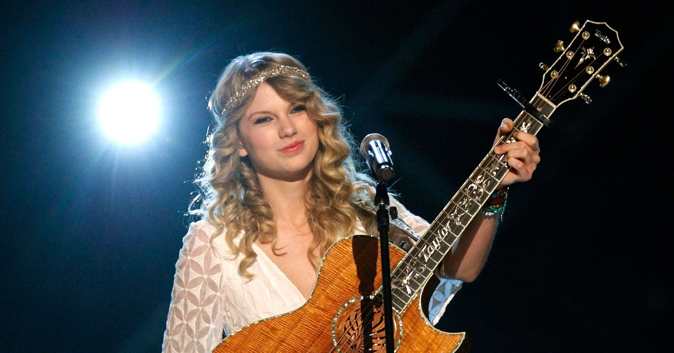 8 dos looks mais icônicos de Taylor Swift