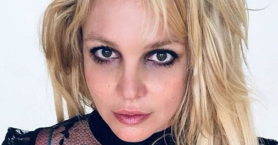 Fãs acham que Britney Spears não concordou em postar um vídeo de topless no Instagram