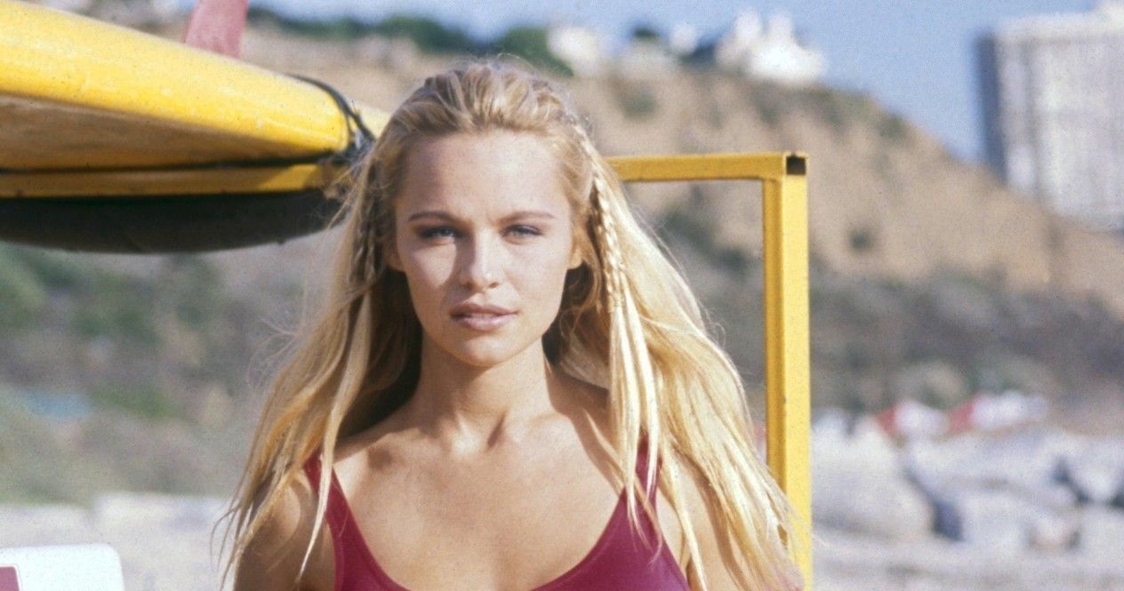 Fatos sobre a vida de Pamela Anderson crescendo em uma cidade pequena