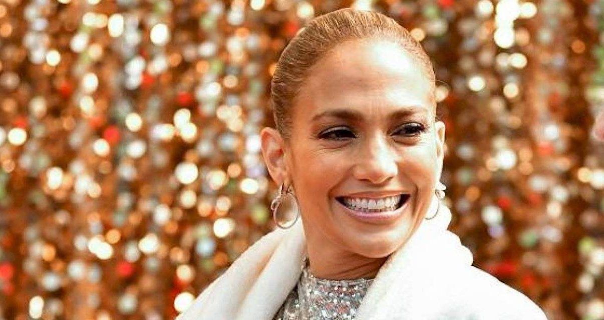 Jennifer Lopez Roots For Legalmente Blonde 3