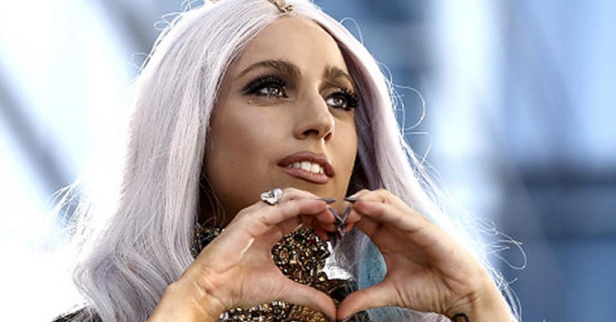 Lady Gaga se comunica com amor com o fã triste no Instagram