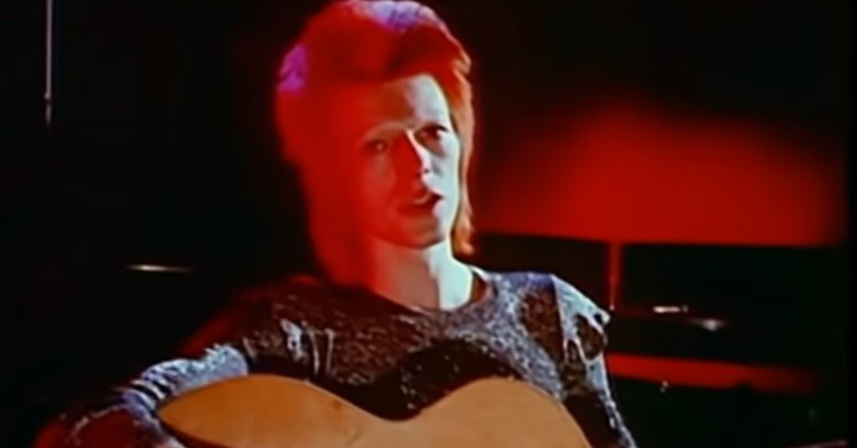 Os fãs de David Bowie ficam nostálgicos com o lançamento de “Space Oddity” há 52 anos