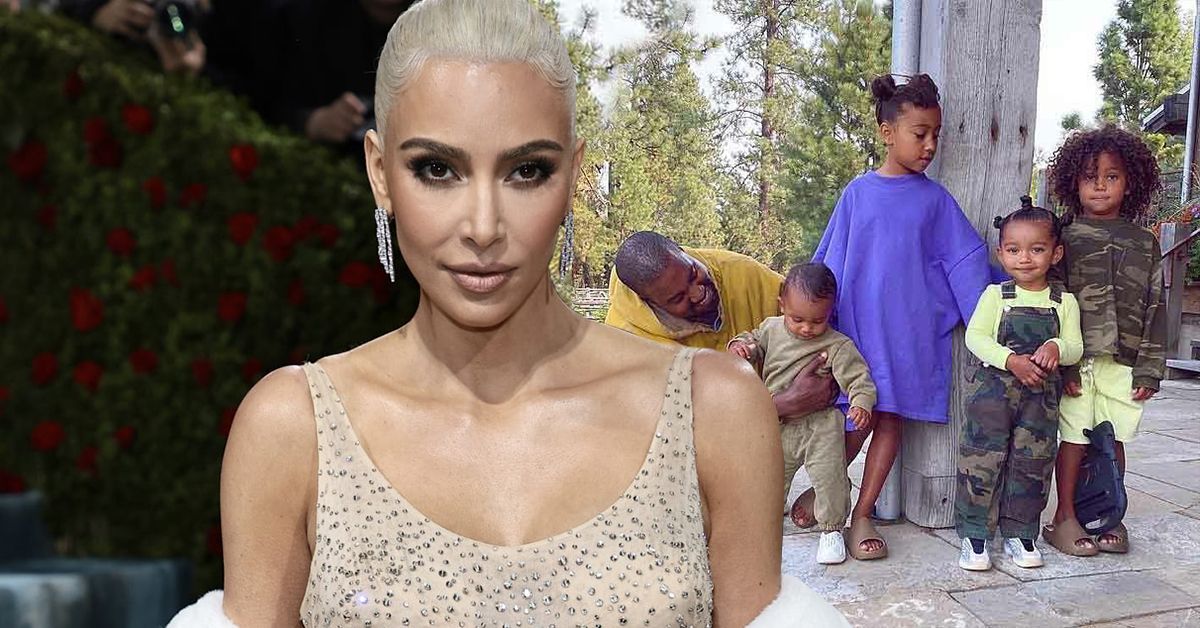 Kim Kardashian usa vestido de Marilyn Monroe enquanto Kanye West posa com seus filhos