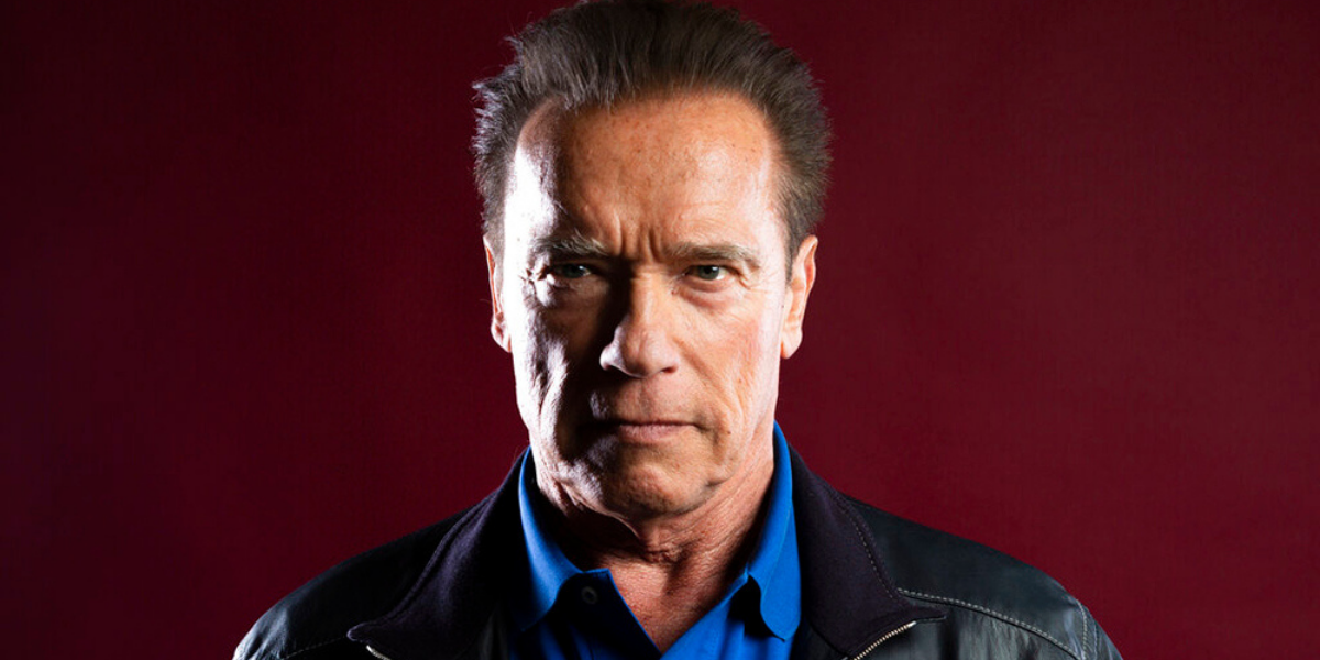 Arnold Schwarzenegger é votado para proteger humanos de alienígenas
