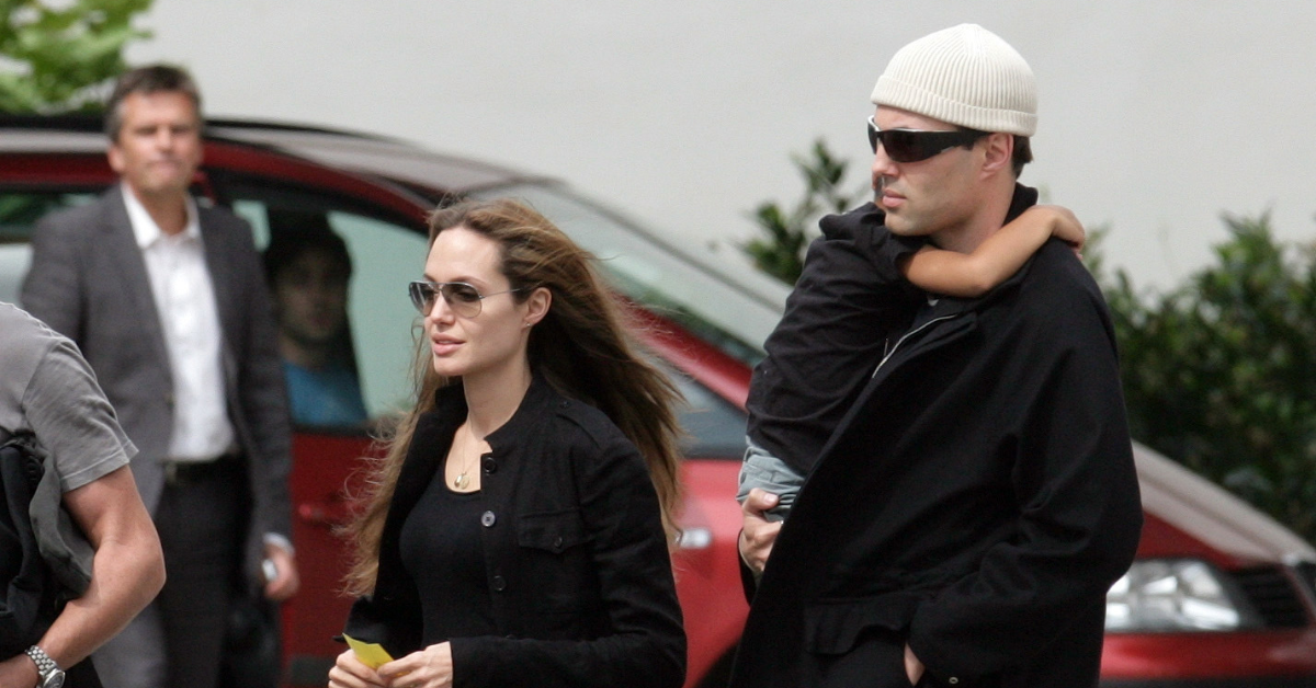 Angelina Jolie e seu irmão James Haven eram muito próximos, mas alguns acreditam que seu vínculo agora está quebrado