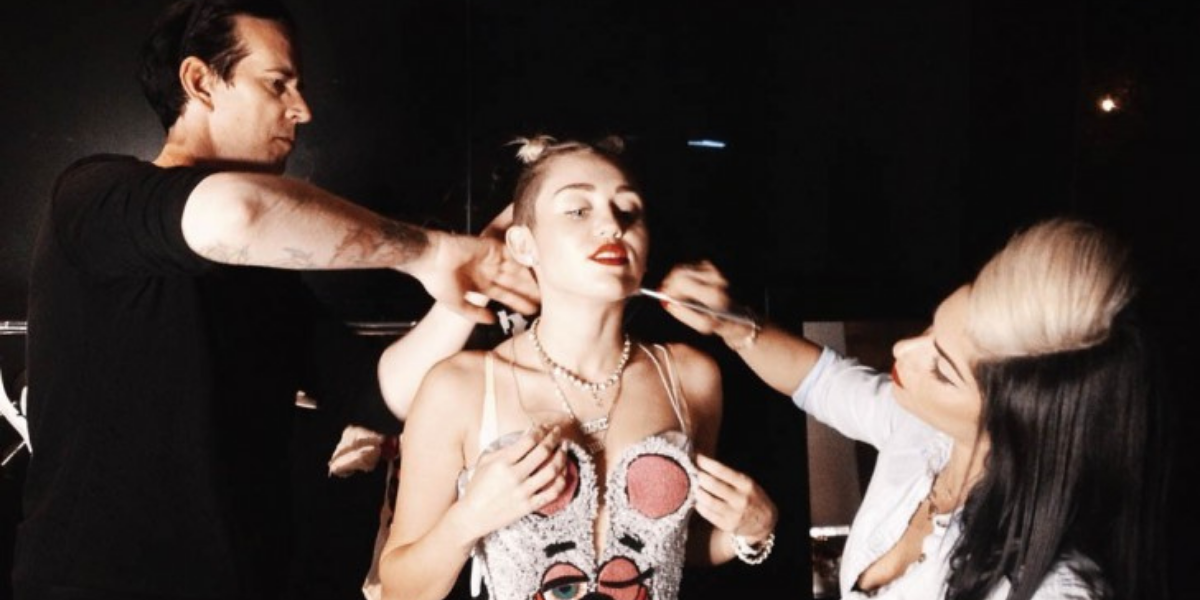 Como é trabalhar para a Miley Cyrus?