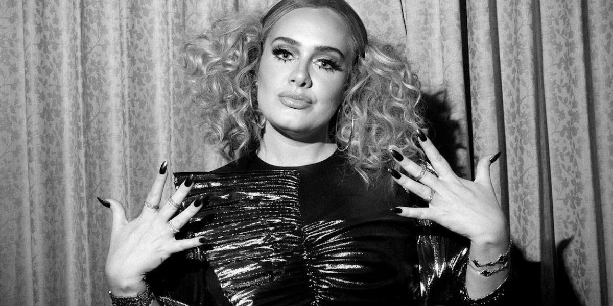 Qual é a cor real do cabelo de Adele?