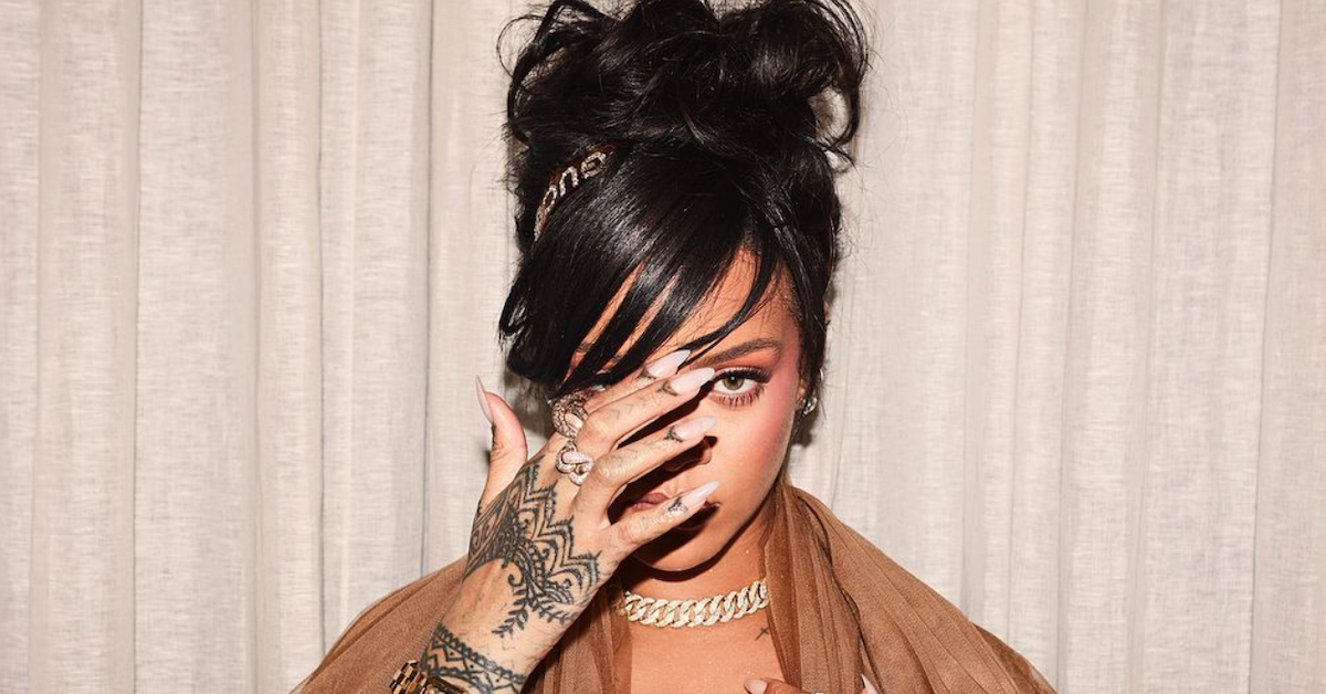 Os significados fascinantes por trás das tatuagens de Rihanna