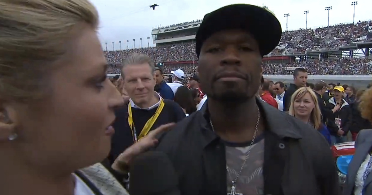 50 Cent e Erin Andrews querem que os fãs esqueçam seu beijo estranho durante um evento da NASCAR
