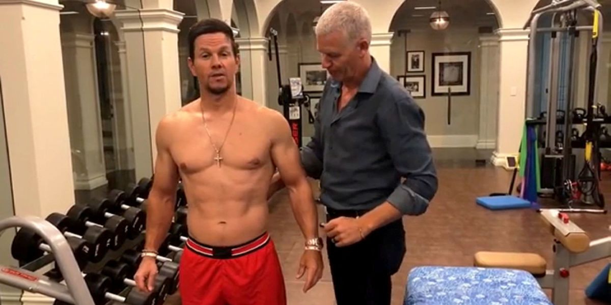 Veja como Mark Wahlberg está ajudando seu tio a perder 25 quilos