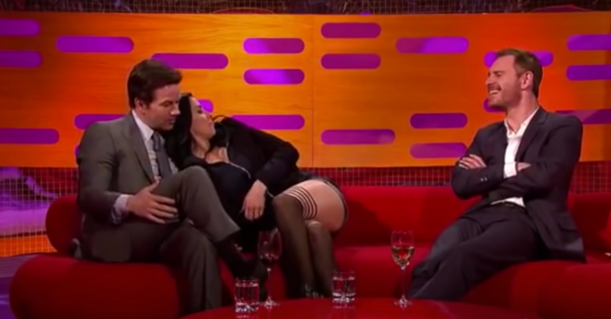 Os fãs notaram que Mark Wahlberg estava completamente embriagado durante esta estranha entrevista ao vivo na TV