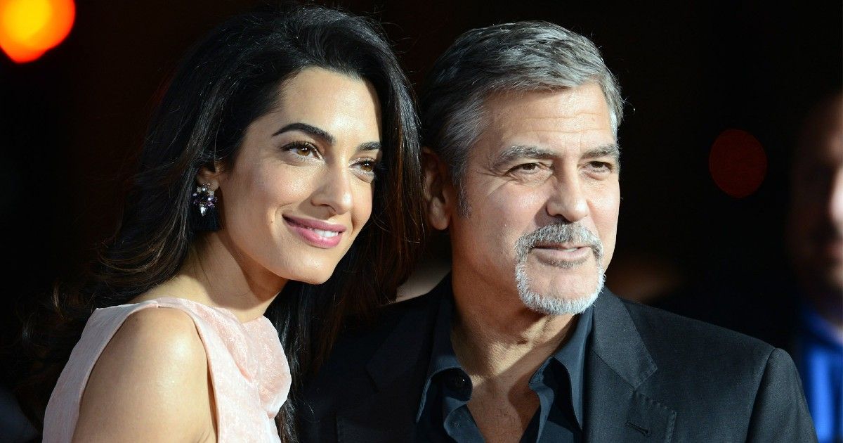 George Clooney diz que ainda escreve cartas de amor manuscritas para a esposa Amal duas vezes por semana
