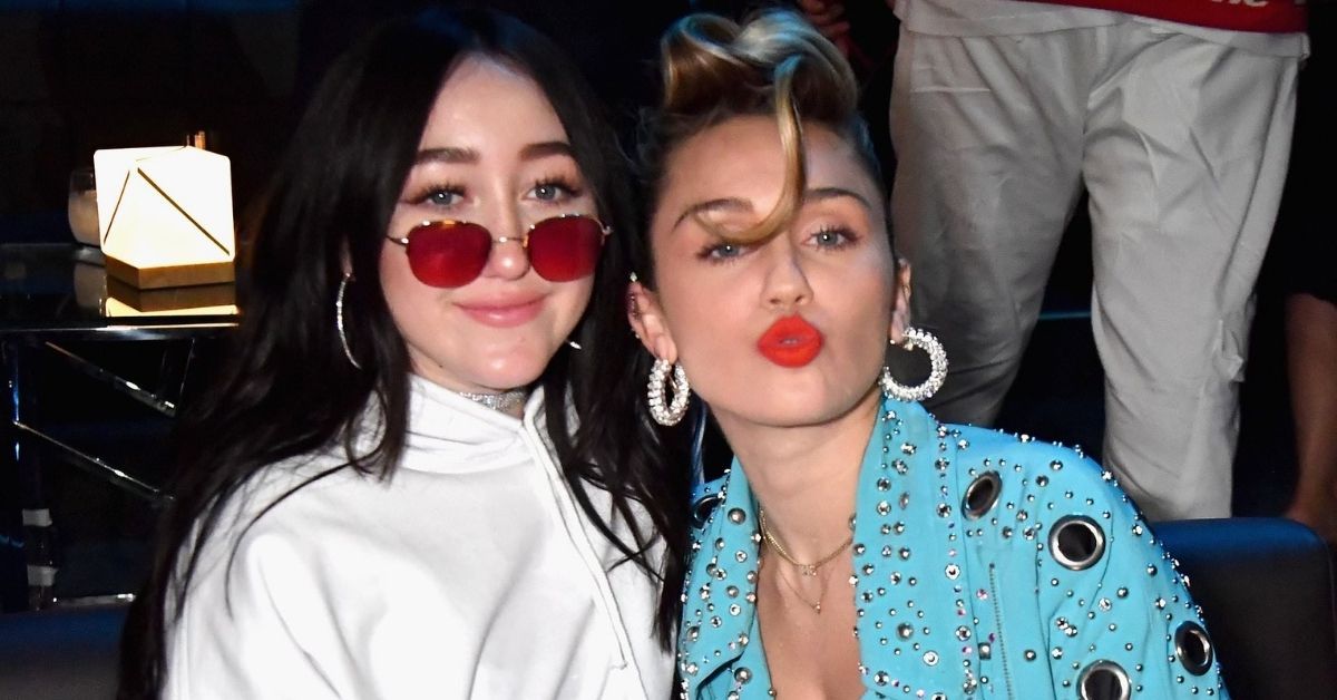 Noah Cyrus comemora o aniversário de Miley e sua própria indicação ao Grammy