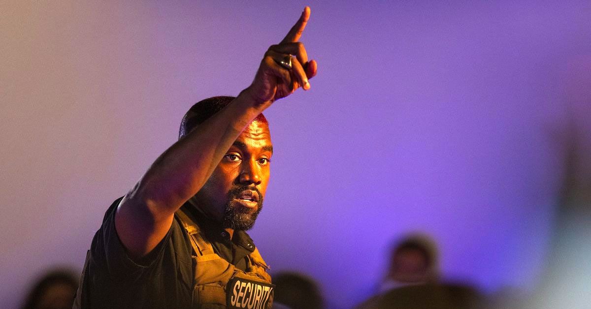 O mundo luta contra o racismo e a incerteza econômica, enquanto Kanye discute sobre as chamadas de zoom