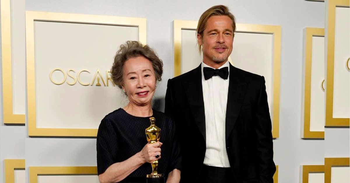 O Twitter está amando a estrela de ‘Minari’ Yuh-jung Youn assando Brad Pitt no Oscar