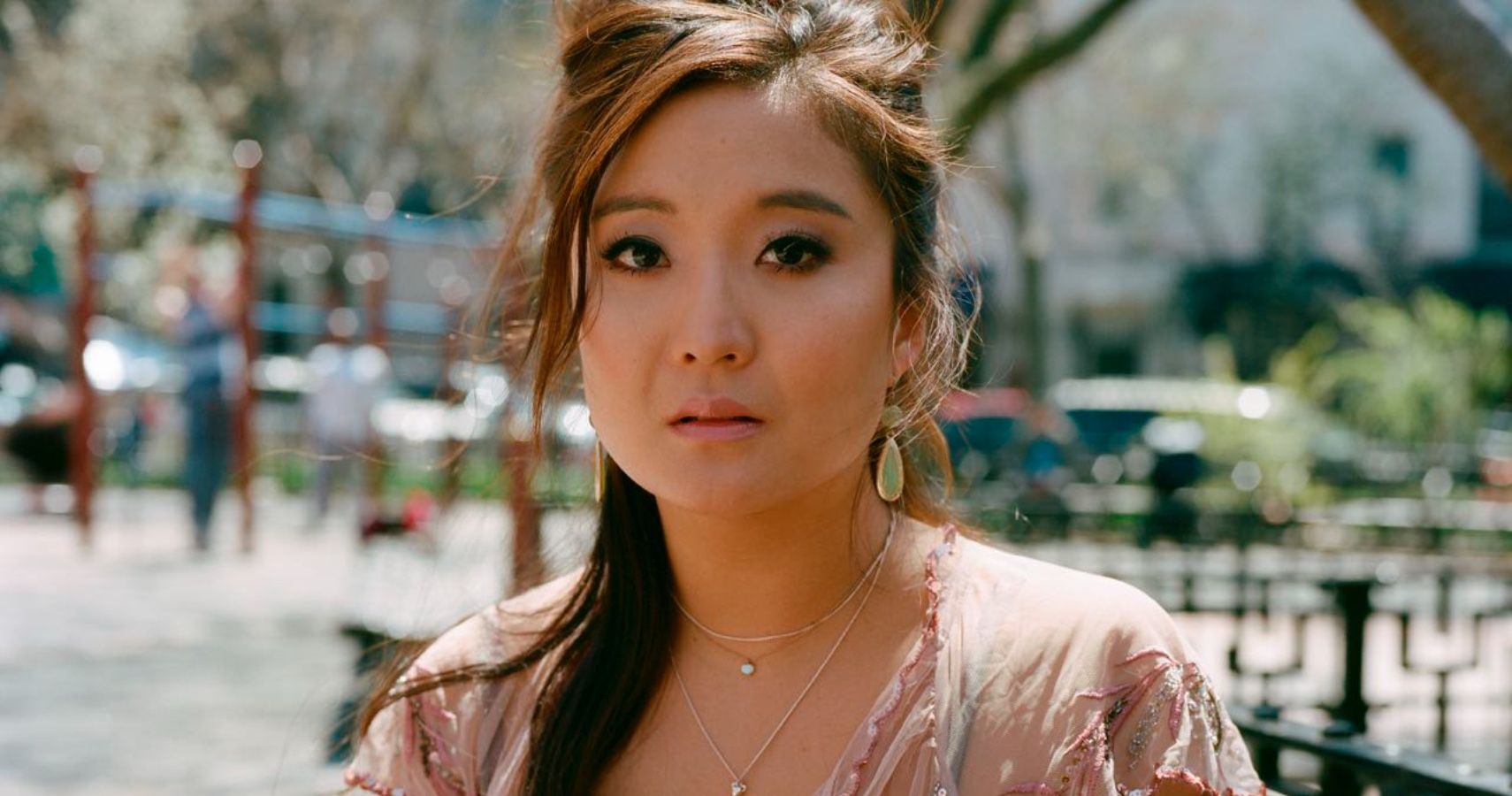 Ashley Park, estrela de ‘Emily In Paris’, fala sobre violência anti-asiática