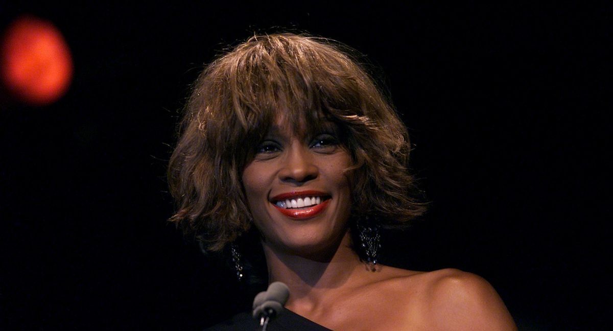 O filme biográfico de Whitney Houston está chegando, meses depois dela Rock & amp; Indução ao Hall da Fama do Roll