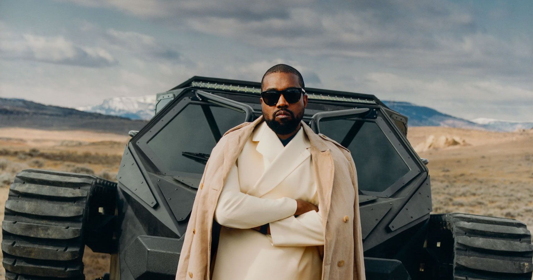 Kanye West agracia mais uma vez a capa da revista GQ de maio