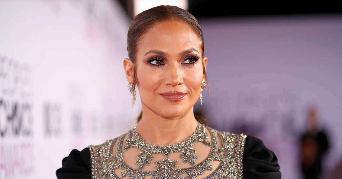 Fãs correm para defender Jennifer Lopez contra acusações de botox