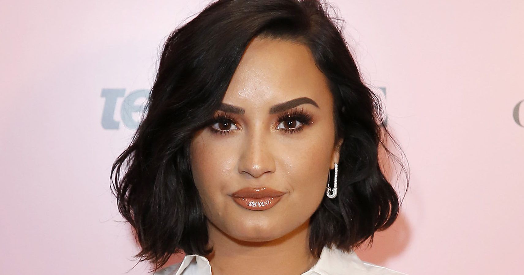Fãs elogiam Demi Lovato por abraçar estrias e promover positividade corporal
