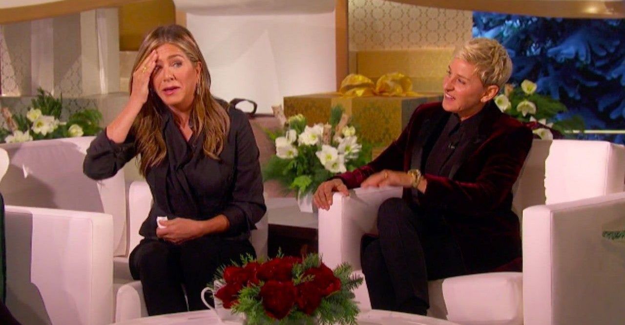 Jennifer Aniston se desmancha em lágrimas e mostra seu verdadeiro espírito natalino no programa de Ellen