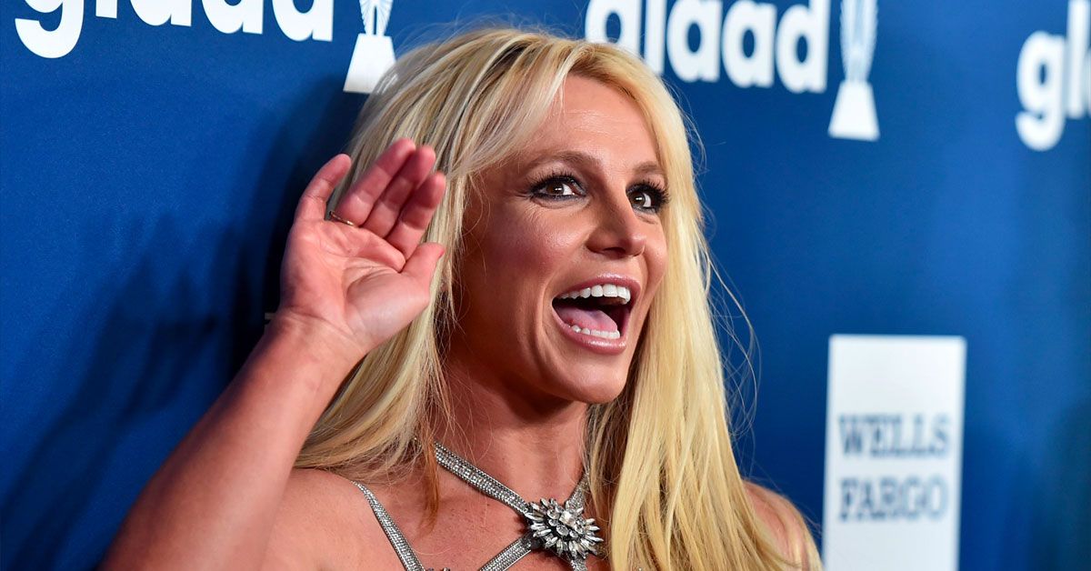 Incapaz de ficar parada e claramente perturbada, Britney Spears faz sua aparência mais preocupante ainda
