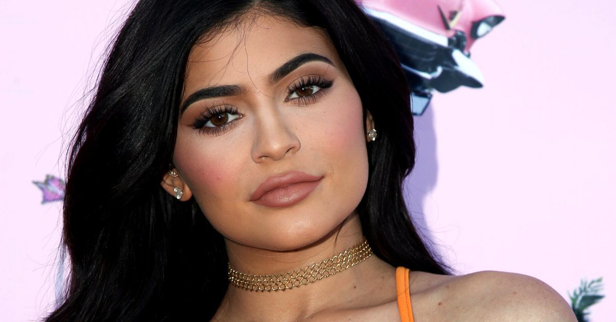 Kylie Jenner admite que exagerou nos lábios e teve sorte em 'desfazê-los'