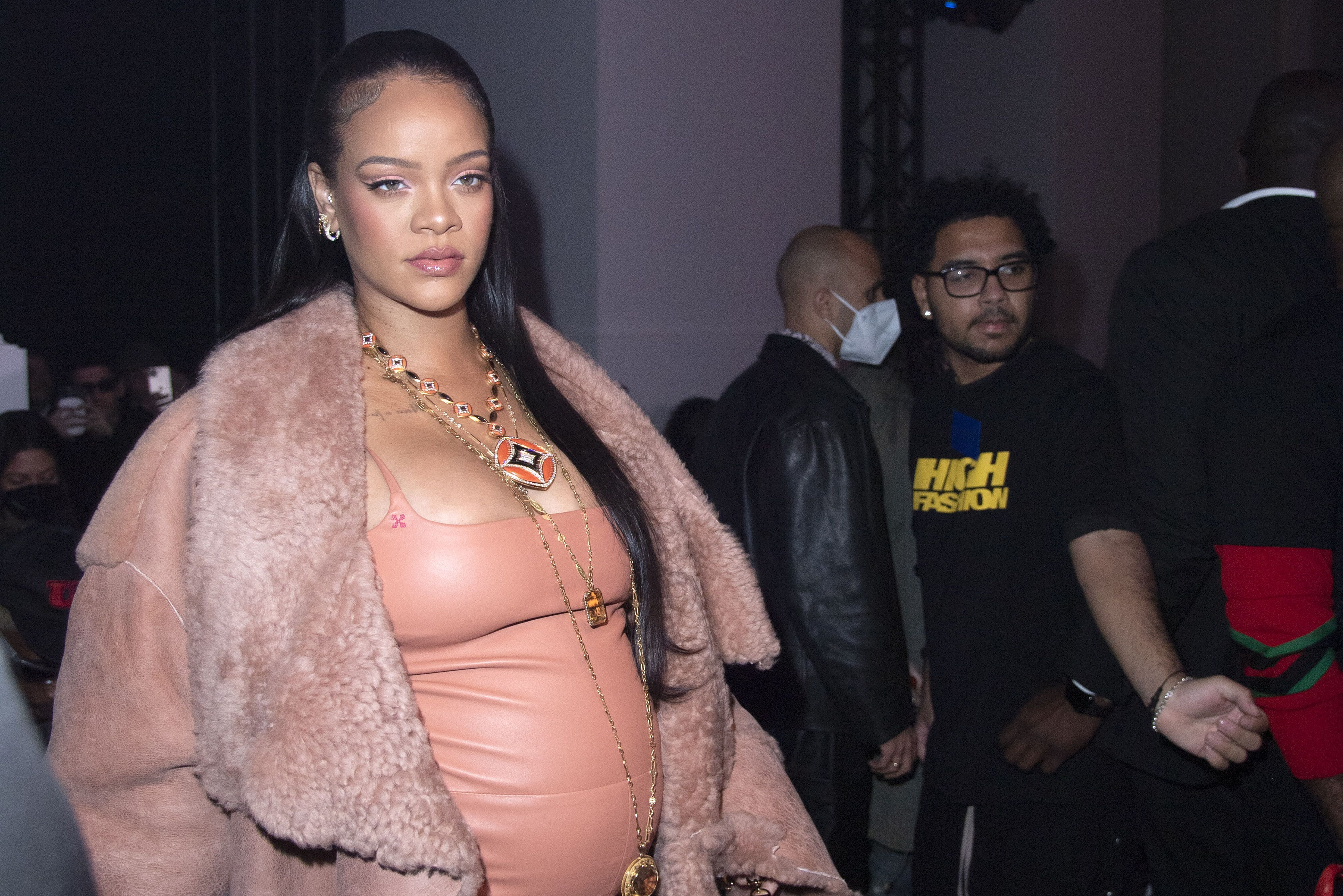 Rihanna se juntou a uma potência de outras mulheres incríveis que também se apresentaram durante a gravidez