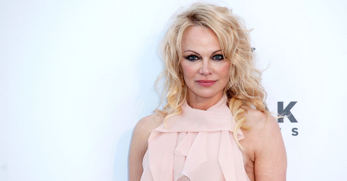 O ‘ex-marido’ de Pamela Anderson diz que está deixando US $ 10 milhões para ela, mas eles nunca foram casados