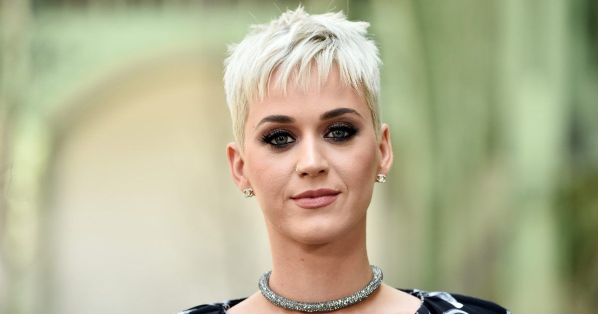 Katy Perry chama as mídias sociais de ‘lixo’ e os fãs pedem que ela expresse ideias para mudanças