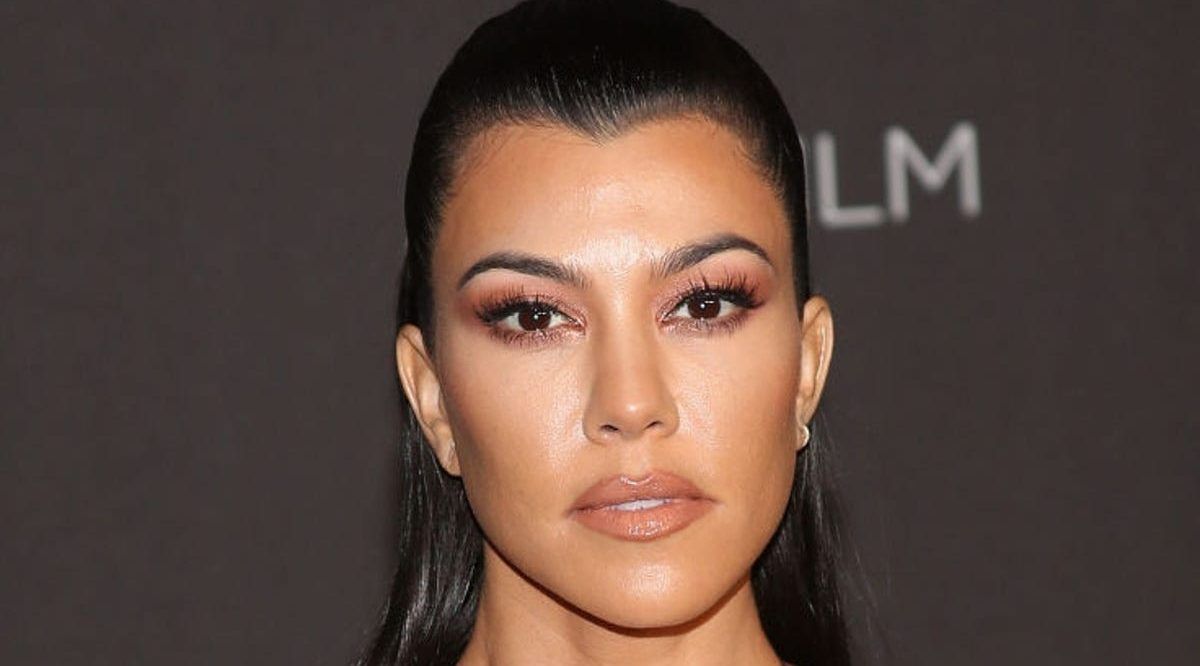 A máscara facial de Kourtney Kardashian não é para proteção