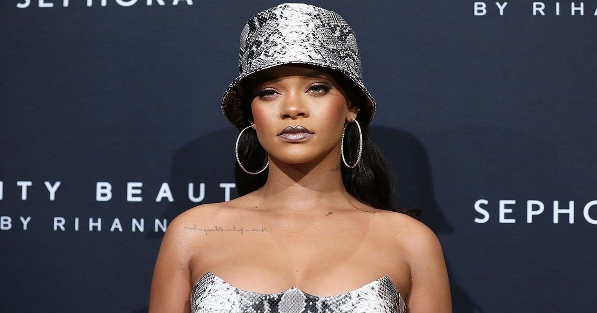 Rihanna bate o recorde, sua nova linha de cuidados com a pele FENTYSKIN não é apenas para mulheres