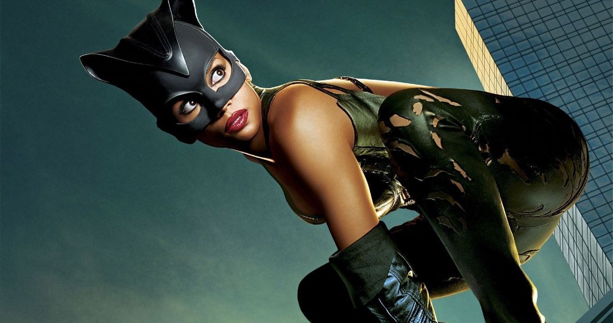 Halle Berry lança sombra para fãs de DC elogiando sua mulher-gato … 17 anos tarde demais